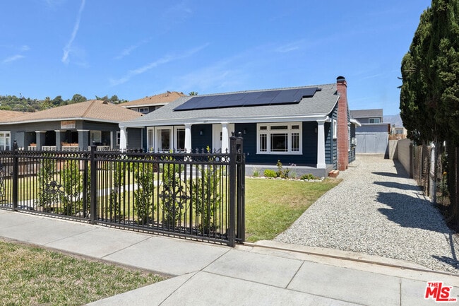 Building Photo - 137 E Ave 43