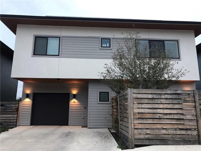 Building Photo - 2101 Montopolis Dr