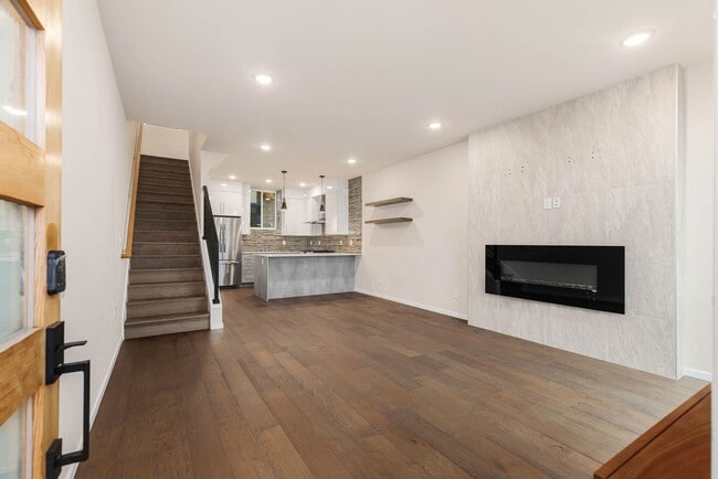 Building Photo - 802 29th Ave S