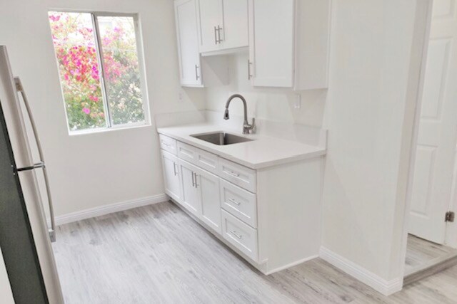 Building Photo - 1452 W 20th St