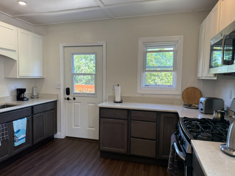 Building Photo - 71 Willard Ave