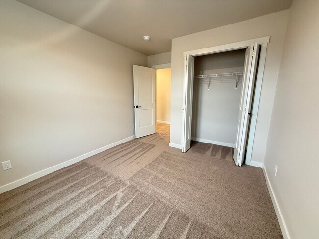 Building Photo - Brand New Stunning 5 Bed/3 Bath Home - Steven's Ranch