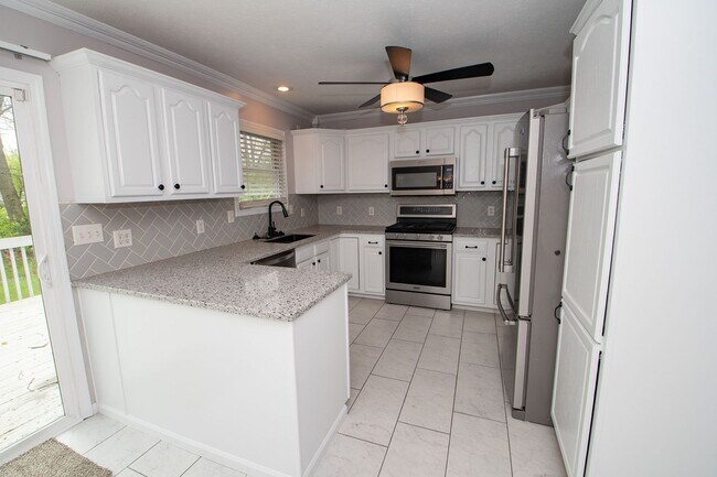 Building Photo - 4 Bedroom home in Granger, IN!