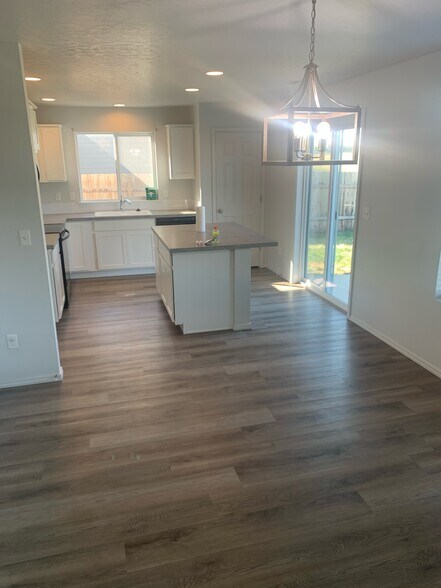 Building Photo - 16895 Chambers Way