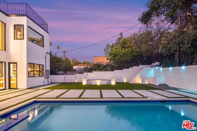 Building Photo - 12700 Montana Ave