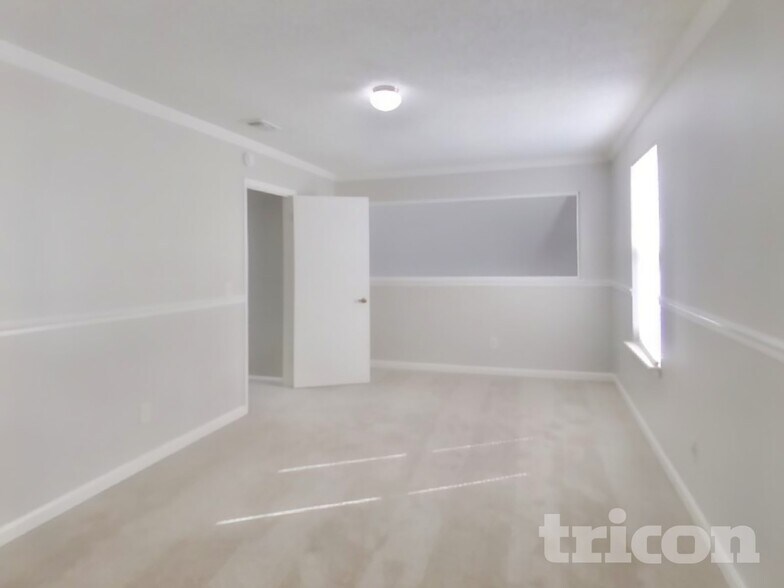 Building Photo - 10868 Trestle Ct