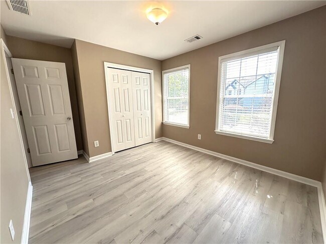 Building Photo - 4890 Weathervane Dr