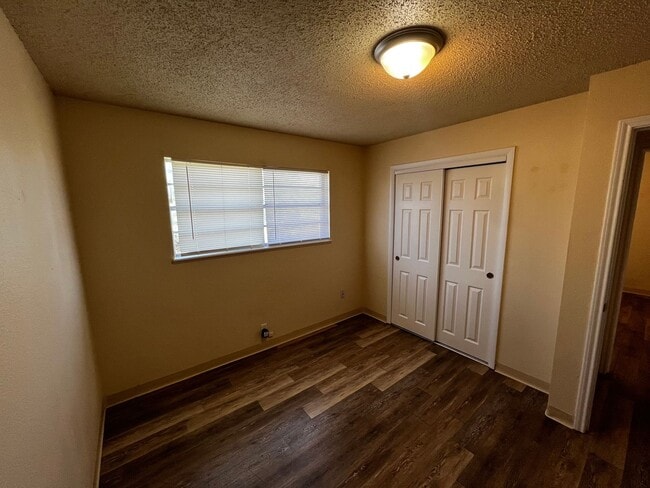 Building Photo - 1550 Arizona Dr