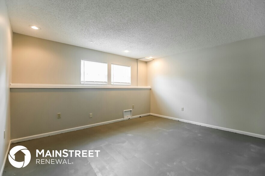 Building Photo - 219 E Pacific Dr