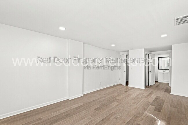 Building Photo - 1037 W 30th St