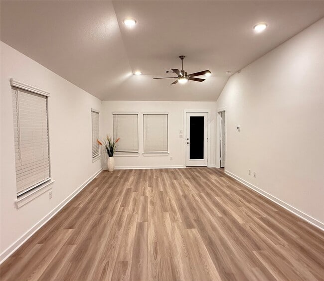 Building Photo - 3339 Silvery Bryum Dr