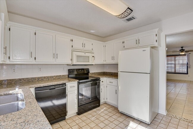 Building Photo - 110 Spring Oak Ln