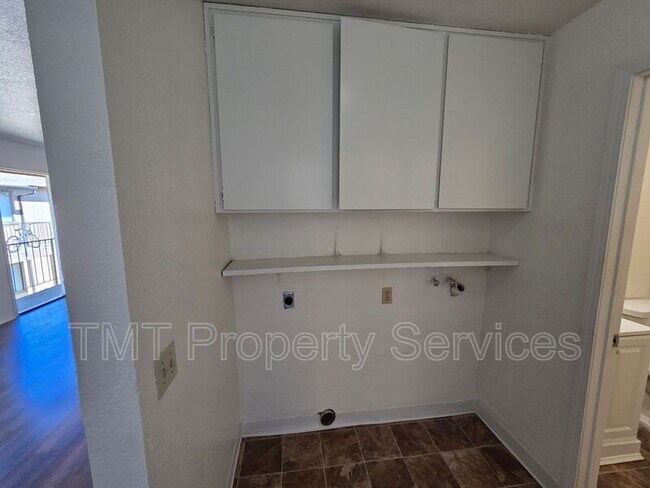 Building Photo - 228 McFarland St
