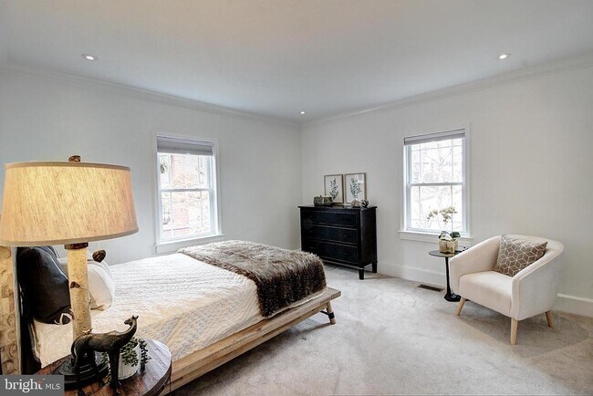 Building Photo - 102 Frederick Ave