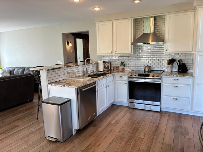 Building Photo - 13717 N 80th Ave