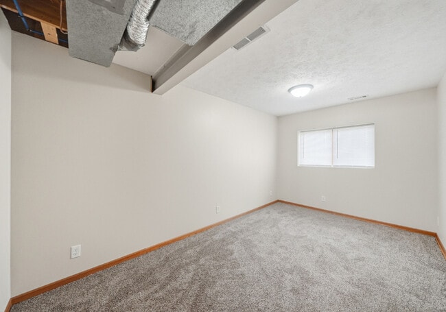 Building Photo - 1907 W Apricot Ln