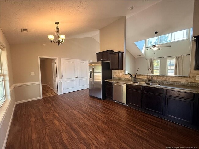 Building Photo - 254 Eclipse Dr