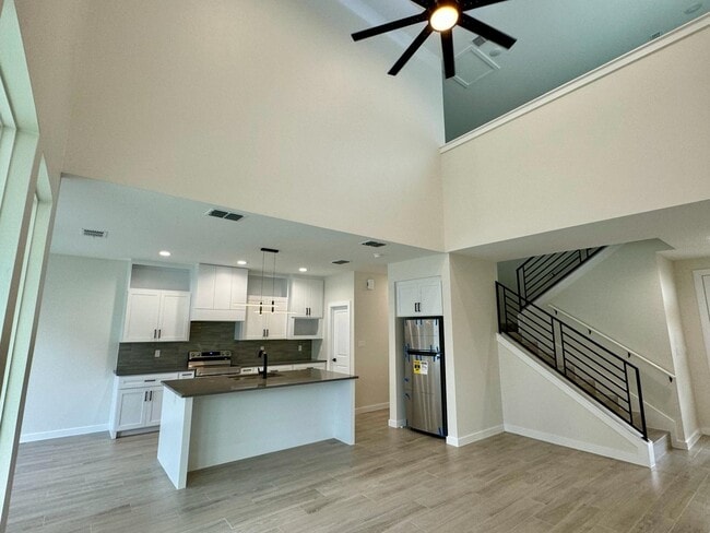 Building Photo - 7511 Cresta Bella St