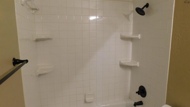 Building Photo - 118 Stonebridge St