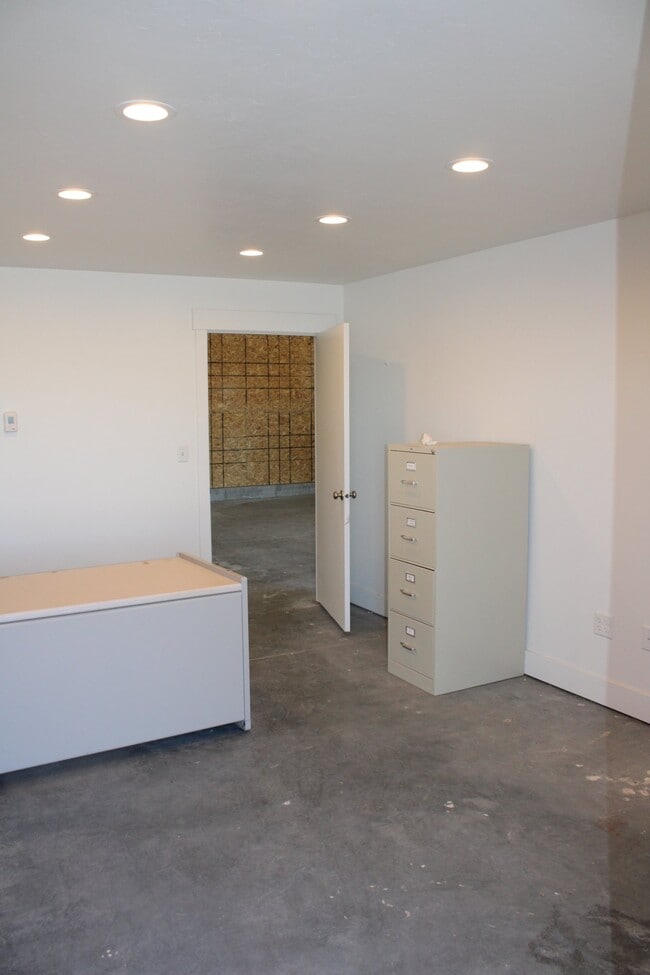 Building Photo - 57 W 465 N
