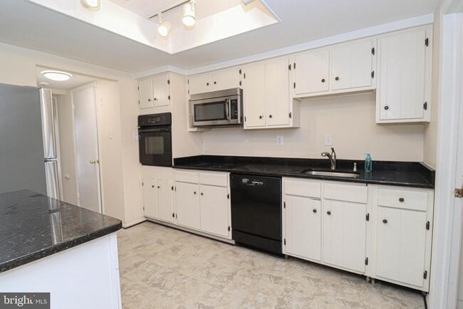 Building Photo - 1709 Granite Ct