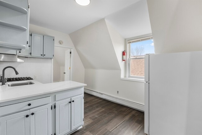 Building Photo - 676 Chestnut St