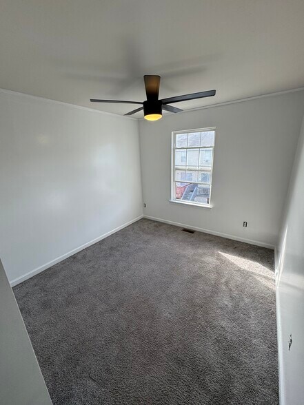 Second bedroom - 517 Aidone Dr