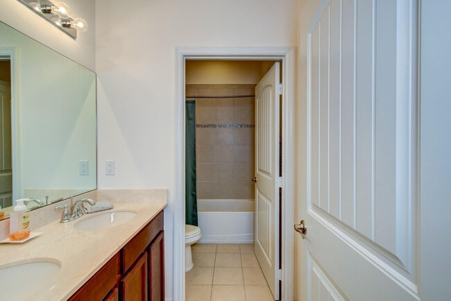 Building Photo - 495 NE Abaca Way