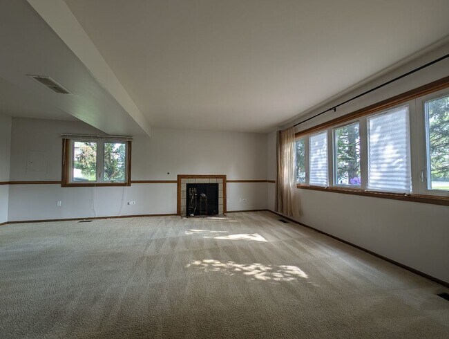 Building Photo - 9200 Drummond Dr