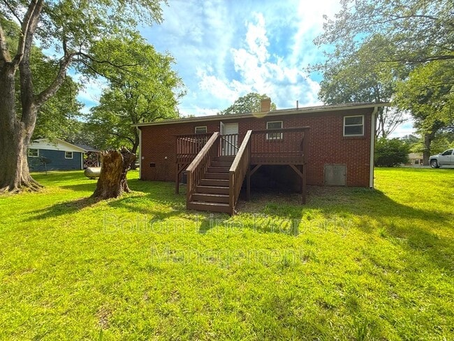 Building Photo - 409 Olin Dr