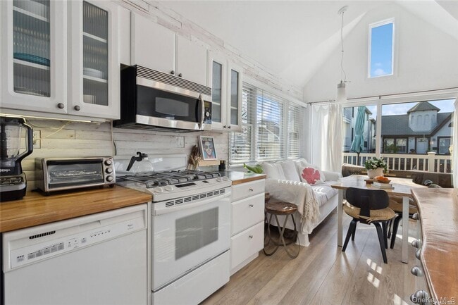 Building Photo - 26 Illinois Ave