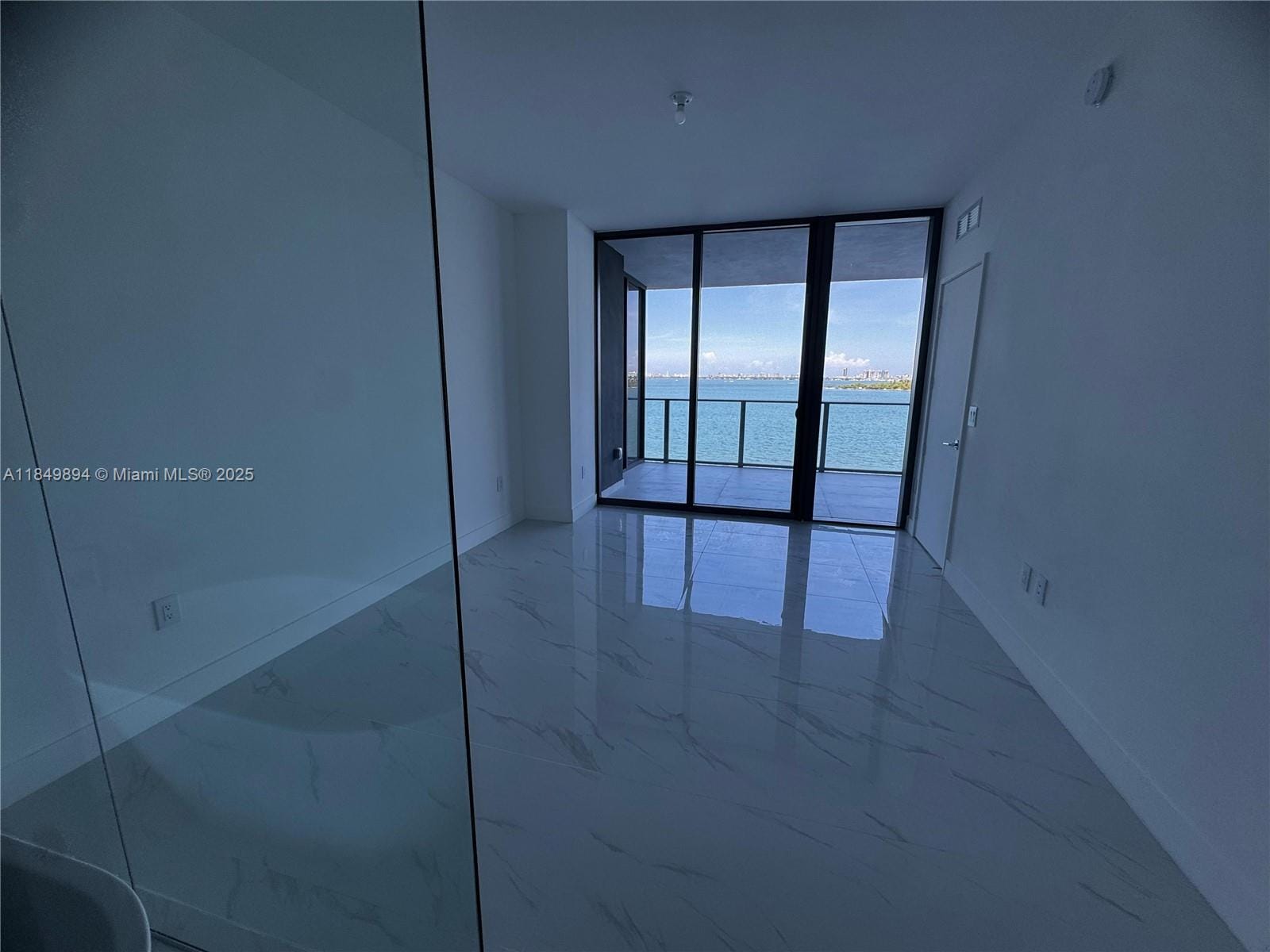 Building Photo - 700 NE 24th St