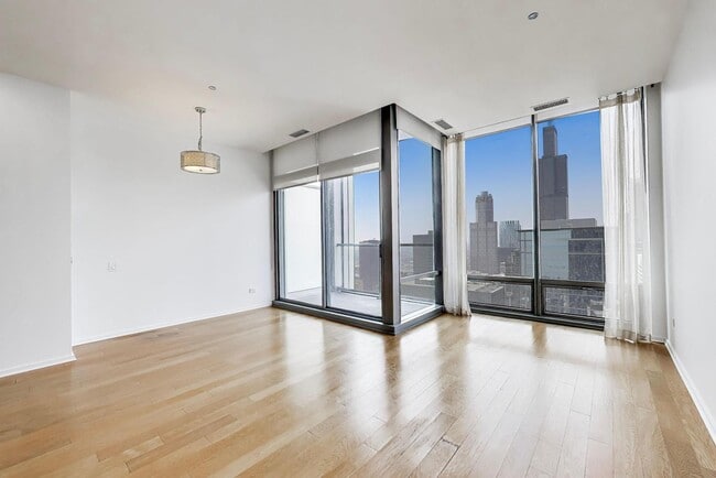 Building Photo - 65 E Monroe St