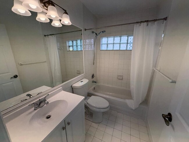 Building Photo - 3780 Amalfi Dr