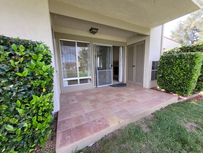 Building Photo - Comfortable Condo overlooking the golf cou...
