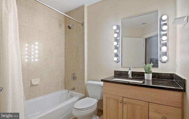 Building Photo - 811 4th St NW