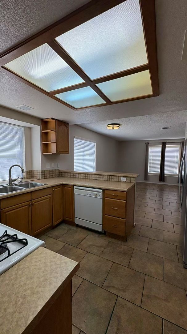 Building Photo - 9828 Dardanelle Ct
