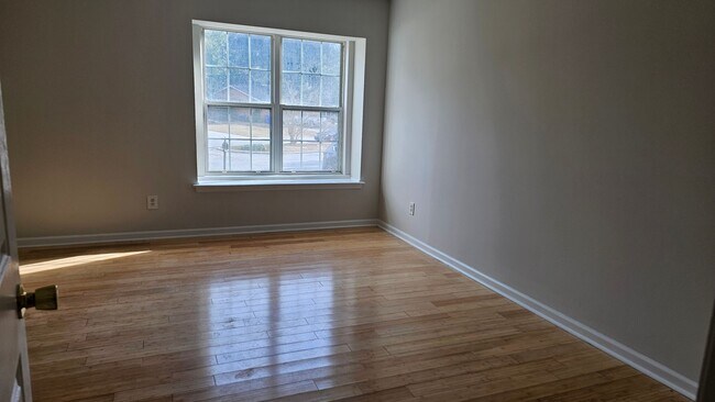 Building Photo - Spacious James Island Home off Fort Johnson Road