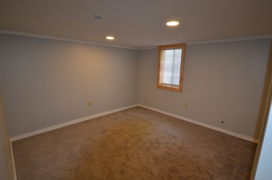 Building Photo - 52 Carol Ln