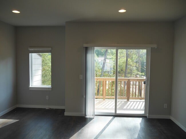 Building Photo - Beautiful Modern 2 Bedroom 2.5 Bath Townhouse in Arcadia Terrace