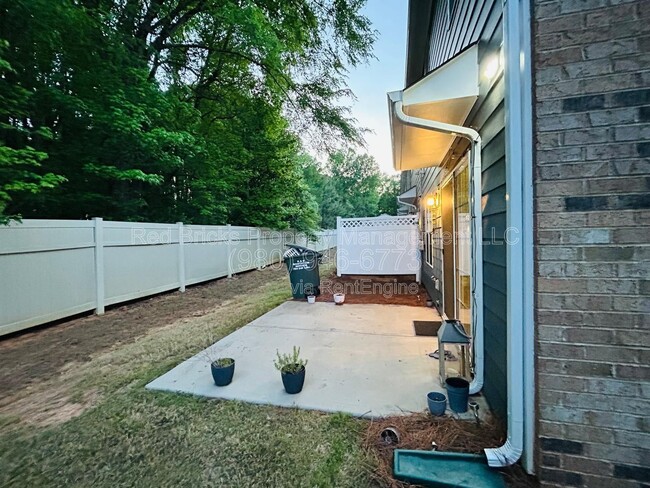 Building Photo - 9315 Grand Valley Dr