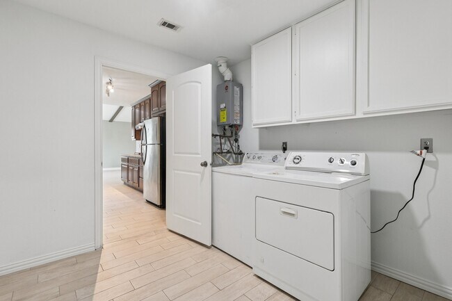 Building Photo - 3919 Galway Ln