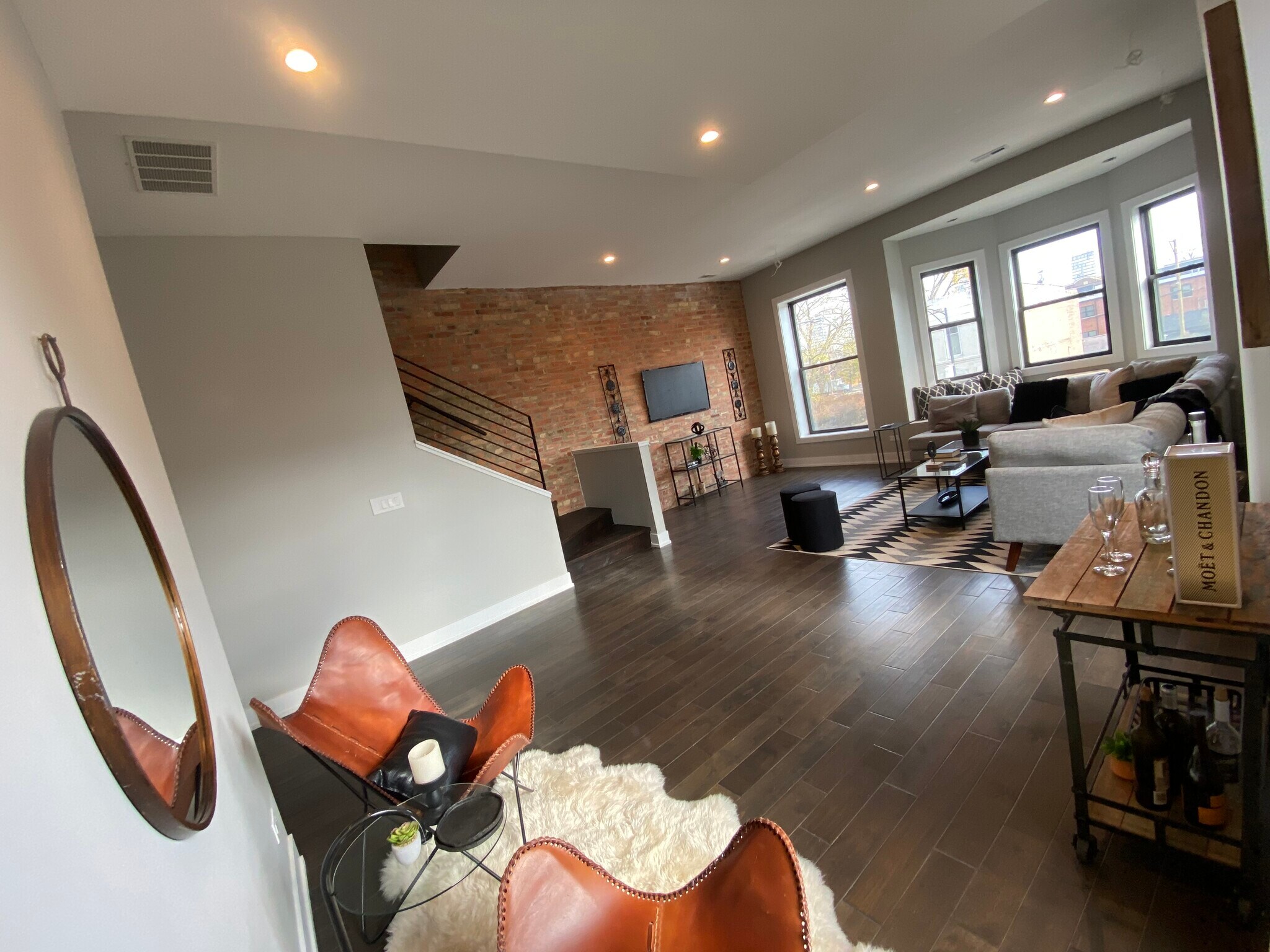 Building Photo - 3330 S Indiana Ave