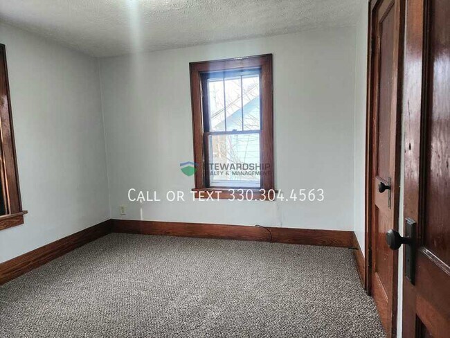 Building Photo - 623 Cole Ave