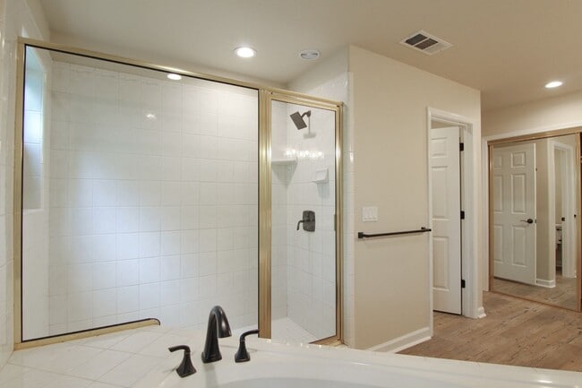 Building Photo - Beautifully Remodeled 4 Bedroom Home!