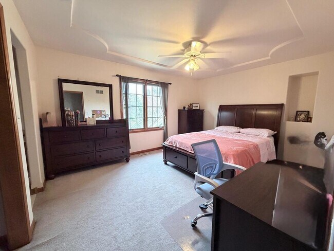 Building Photo - 3823 Sunburst Ln