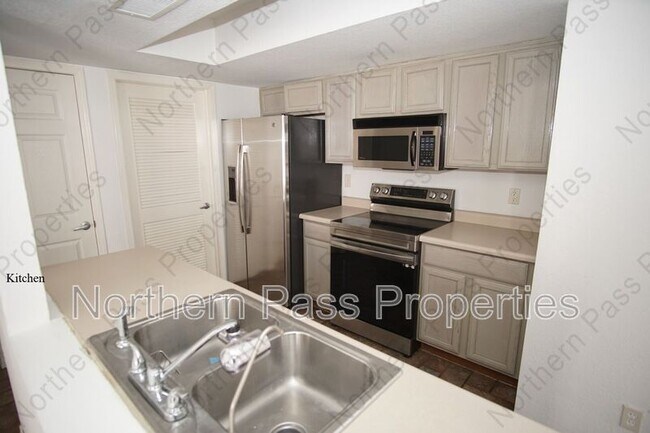 Building Photo - 6040 Los Siglos Dr