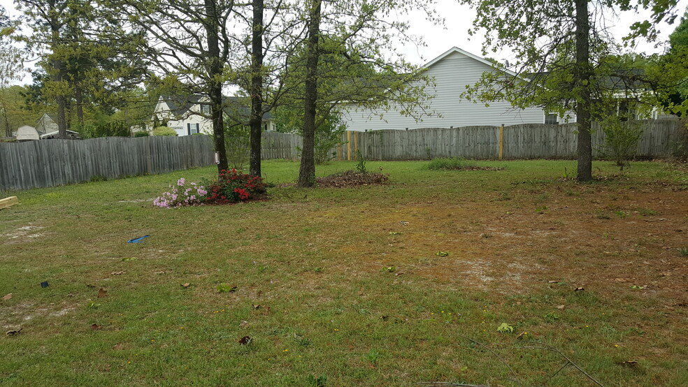 Building Photo - 106 Maguire Dr