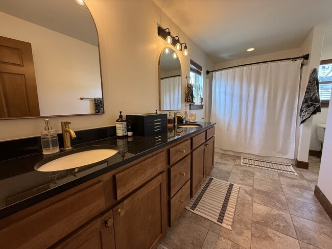 Building Photo - Stunning Single Level Home with Sprawling Fenced Yard