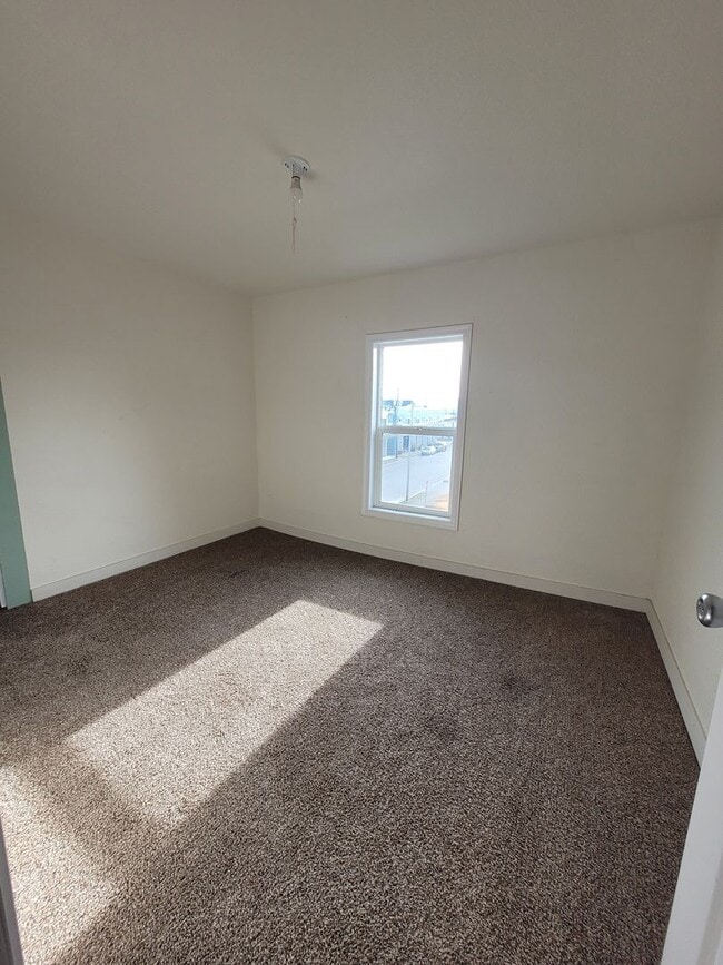 Building Photo - 435 Ash St